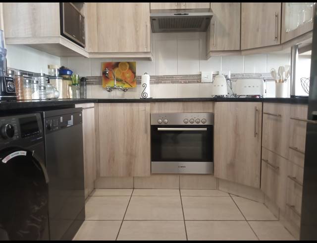 2 BEDROOM APARTMENT FOR SALE IN RAVENSWOOD
